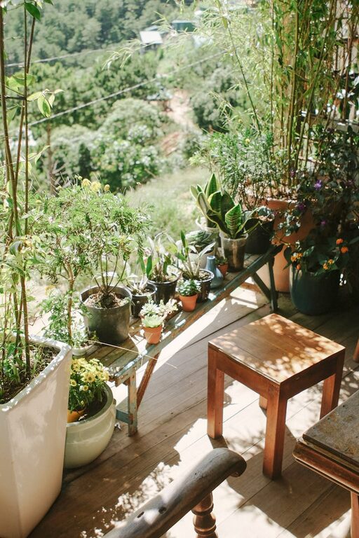 Jak urządzić mały balkon, by był przytulny i funkcjonalny